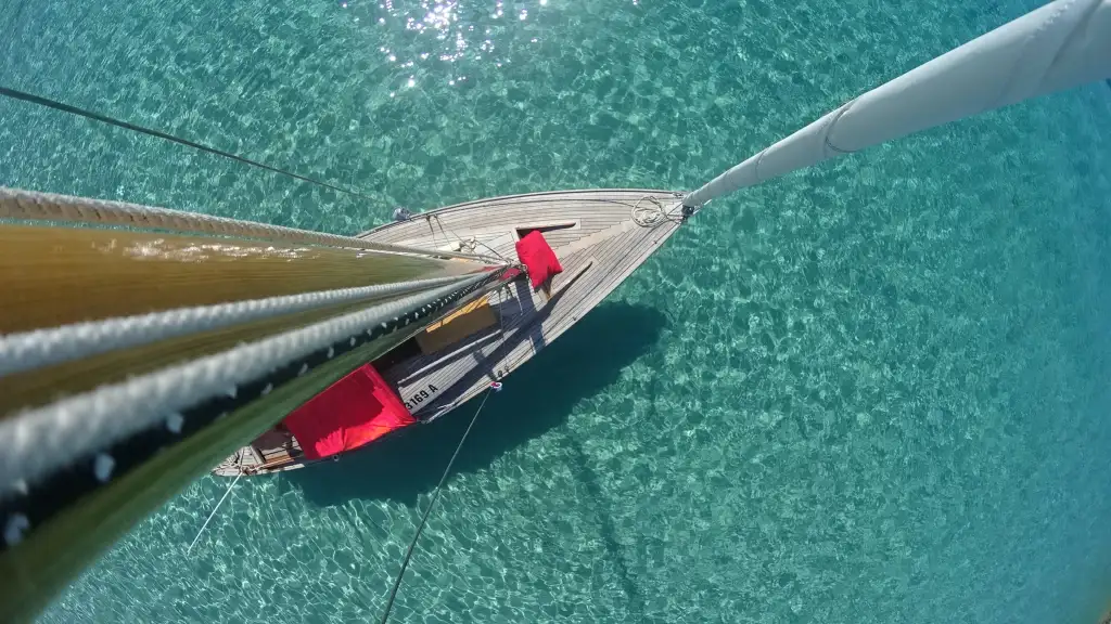 White and pink sailboat at sea during the daytime